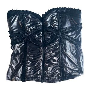 Never worn, dont fit anymore. Gained a few lbs